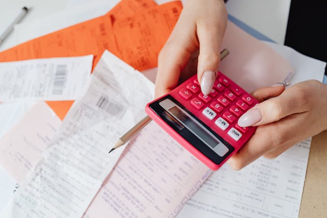 How to avoid debt management scams