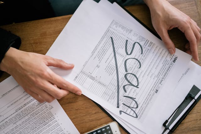 Warning Symptoms of Scams in Debt Management